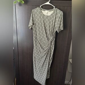 nine britton Black and White Knot-Detail Midi Dress